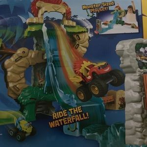 Blaze and the Monster Machine Animal Island Stunt Playset